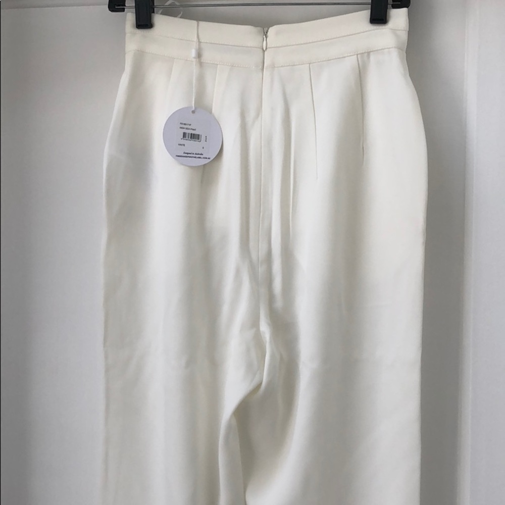 Finders Keepers White Pants - Picture 4 of 5